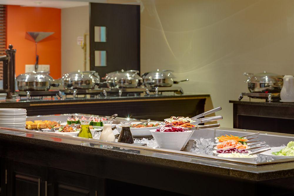 Protea Hotel By Marriott Блоемфонтейн Екстериор снимка