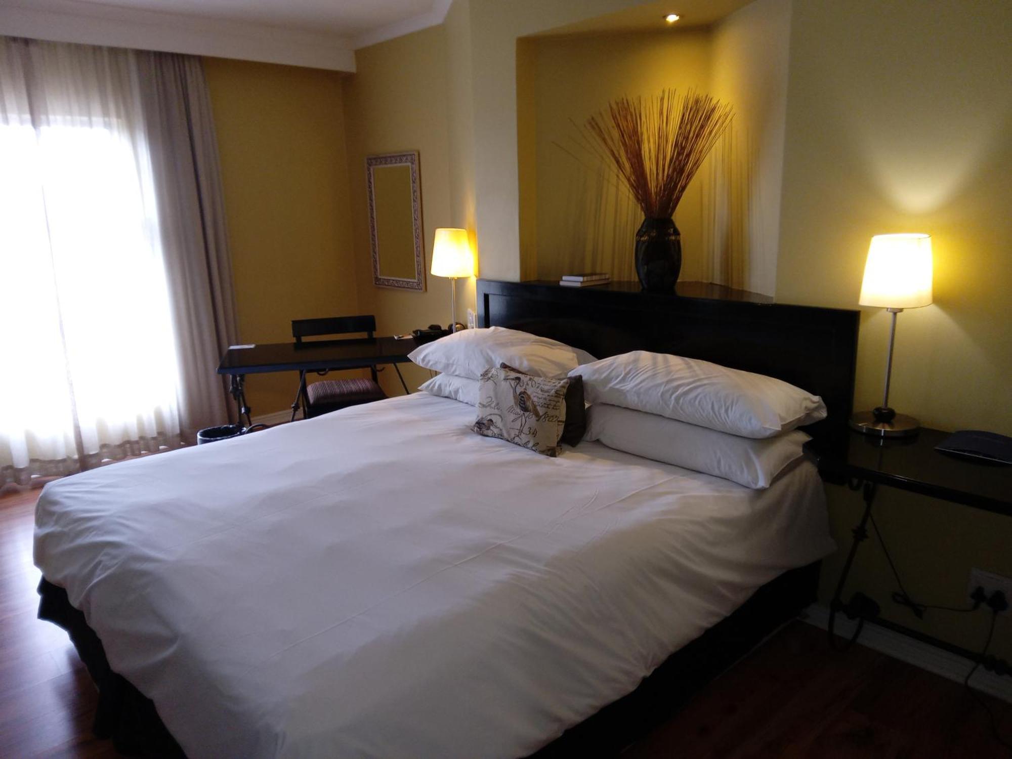 Protea Hotel By Marriott Блоемфонтейн Екстериор снимка