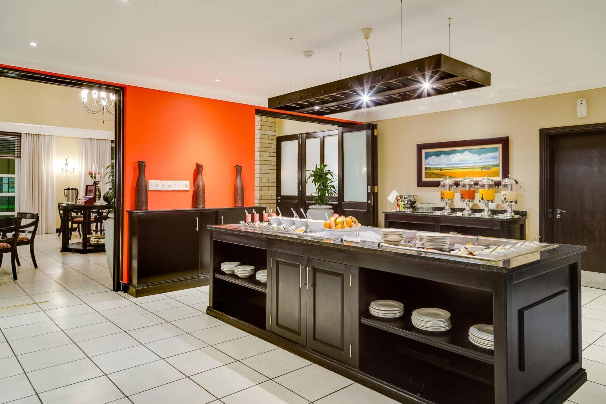 Protea Hotel By Marriott Блоемфонтейн Екстериор снимка