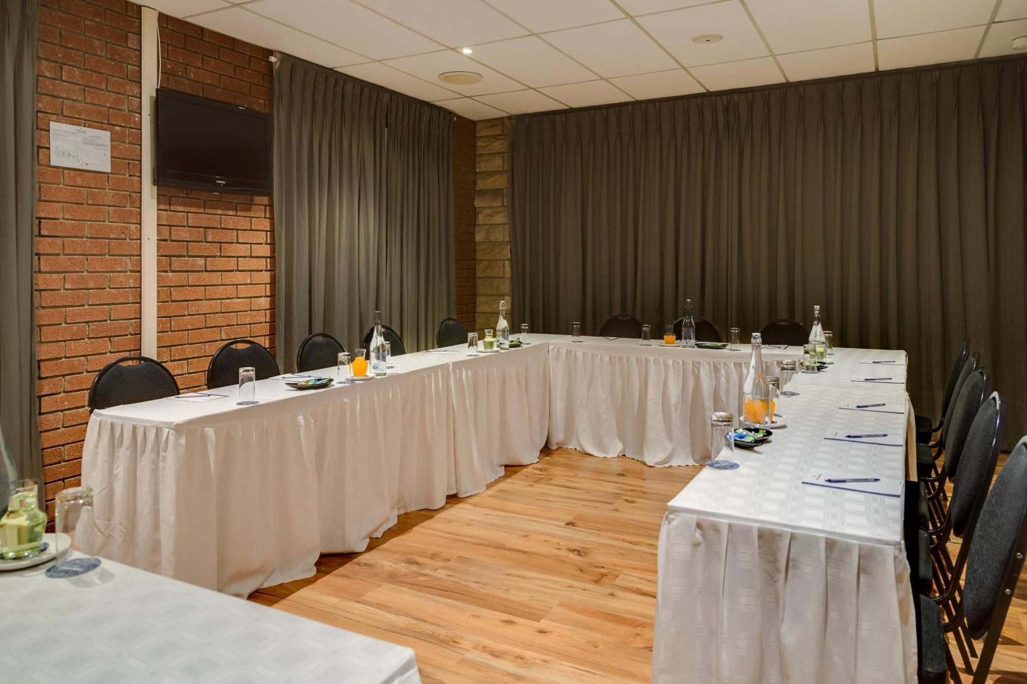 Protea Hotel By Marriott Блоемфонтейн Екстериор снимка