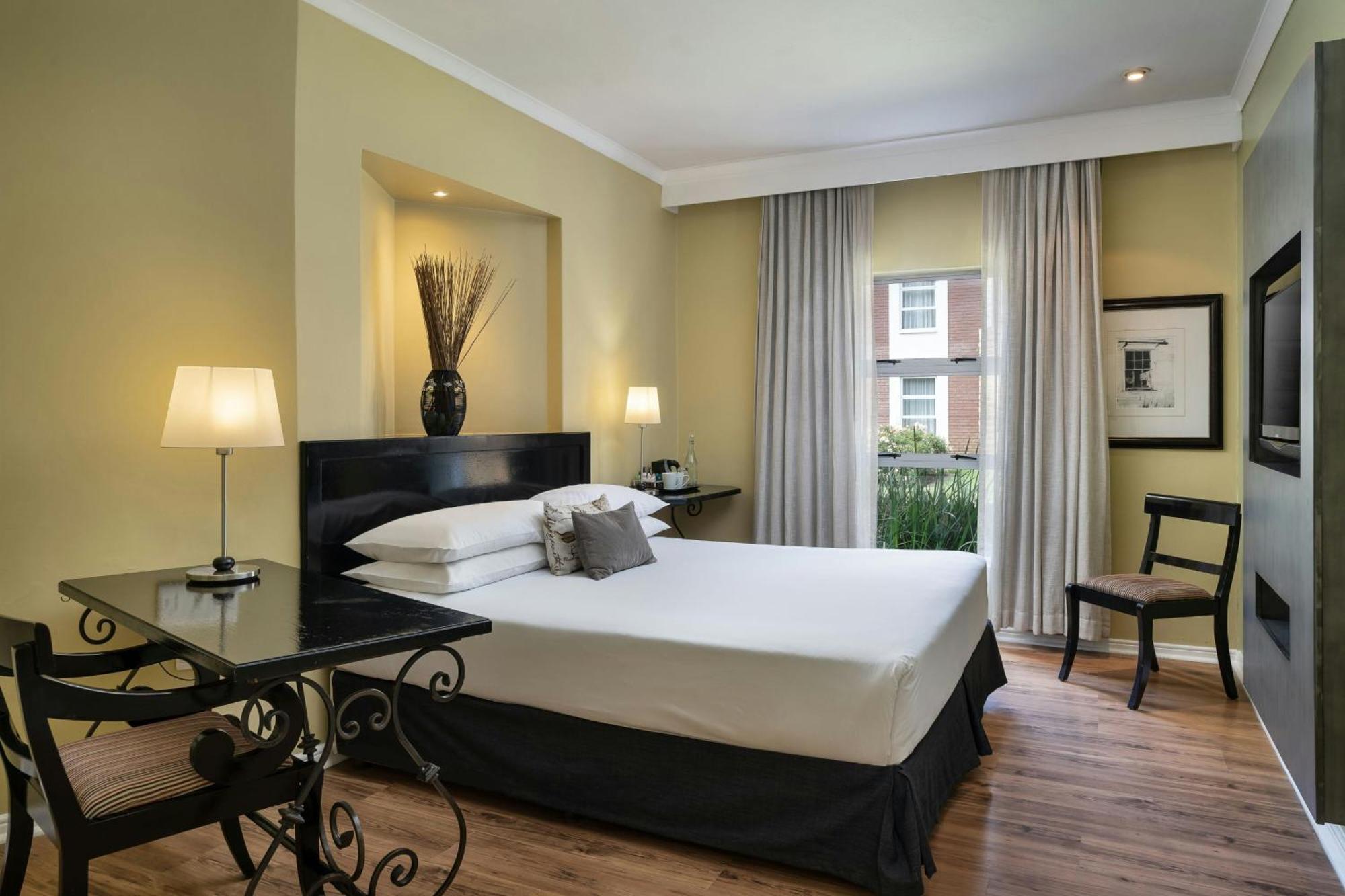 Protea Hotel By Marriott Блоемфонтейн Екстериор снимка